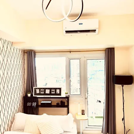 High Rise Haven In Makati With Balcony And View Apartment