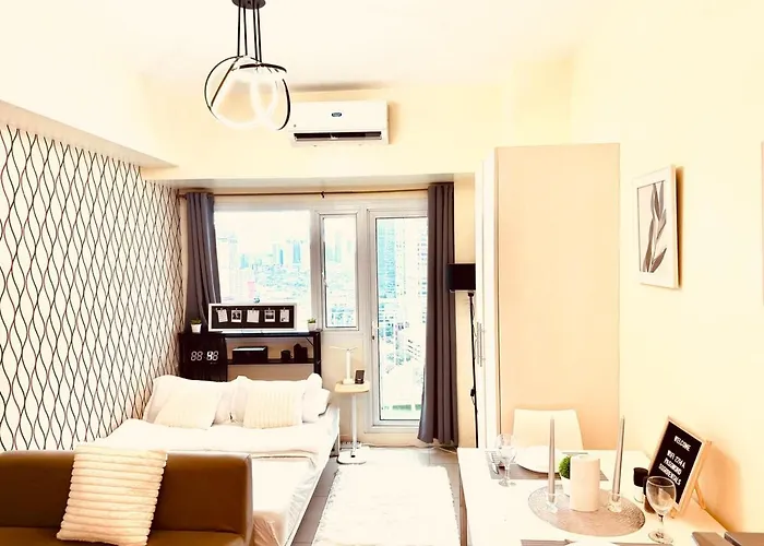 High Rise Haven In Makati With Balcony And View *