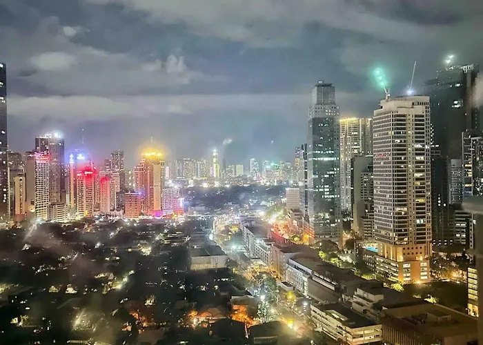 High Rise Haven In Makati With Balcony And View *