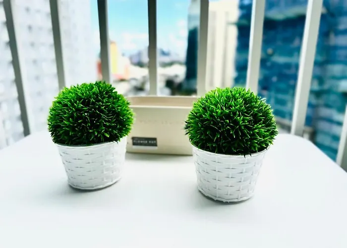 شقة High Rise Haven In Makati With Balcony And View