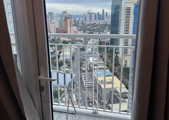 High Rise Haven In Makati With Balcony And View شقة *