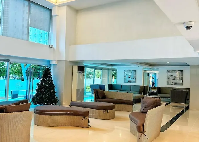 High Rise Haven In Makati With Balcony And View شقة *