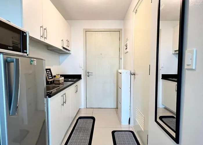 High Rise Haven In Makati With Balcony And View مانيلا