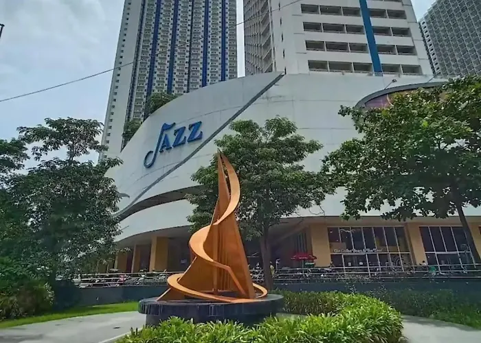 شقة High Rise Haven In Makati With Balcony And View