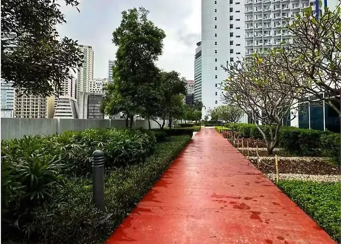 شقة High Rise Haven In Makati With Balcony And View